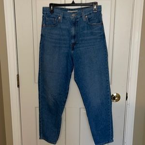 Ladies Levi’s. High waisted mom jeans